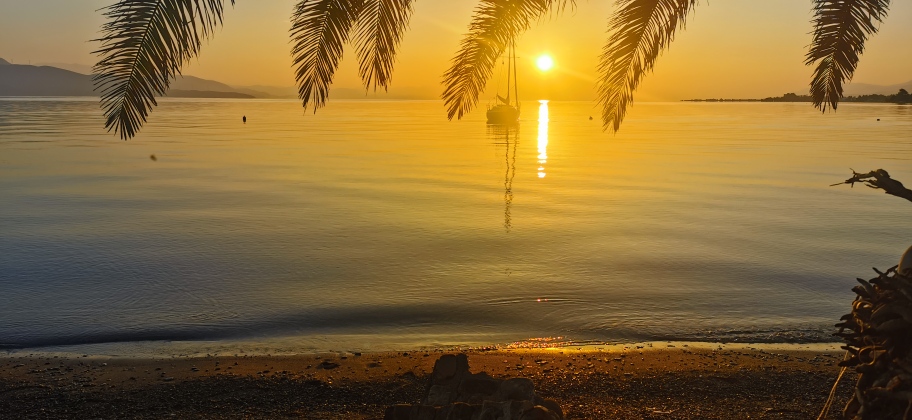 Idyllion Goldener Sonnenaufgang im Oktober